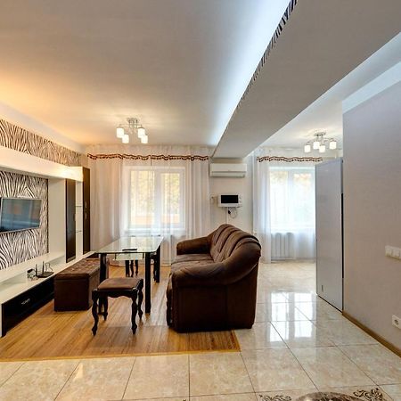 Excellent Apartment Druzhby Narodov Boulevard 3A. Lybedskaya Metro Station Kyjev Exteriér fotografie