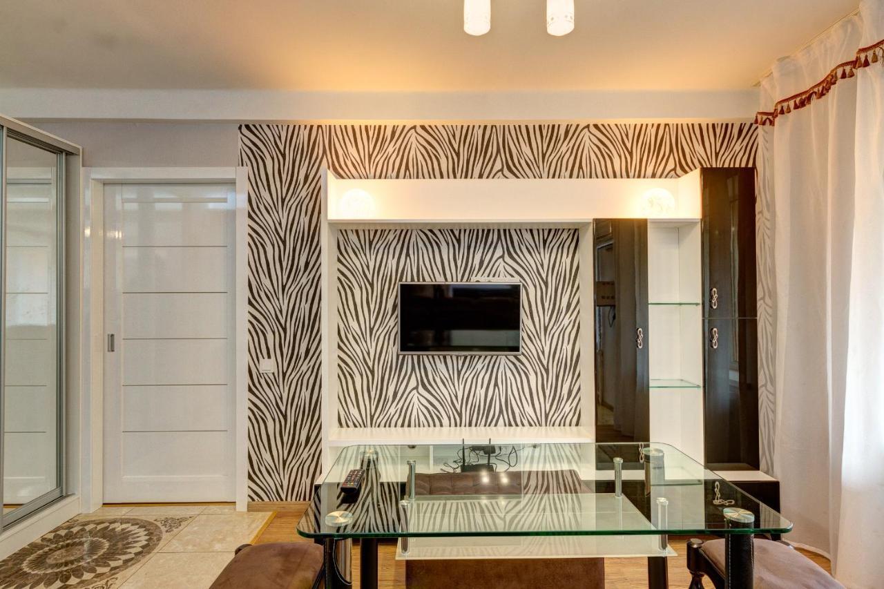 Excellent Apartment Druzhby Narodov Boulevard 3A. Lybedskaya Metro Station Kyjev Exteriér fotografie